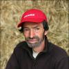 L'amour est dans le pré 8 - Jean-Louis, 51 ans, polyculteur, éleveur de brebis à viande et de moutons. Contemplatif, poète, mais aussi sportif, il aime faire du ski et des balades en raquettes.