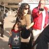 Salma Hayek et sa fille Valentina arrivent à l'aéroport Los Angeles le 7 janvier 2013. La petite fille ne semble pas très impressionnée par la présence des photographes.