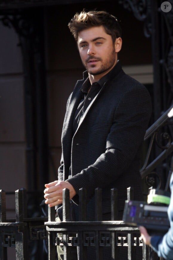 Zac Efron est craquant sur le tournage de Are We Officially Dating ? à New York, le 7 Janvier 2013.