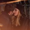 Zac Efron s'apprête à embrasser la britannique Imogen Poots sur le tournage de Are We Officially Dating ? à New York, le 7 Janvier 2013.