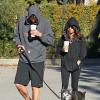 Ashton Kutcher et Mila Kunis promènent leur chien dans les rues d'Hollywood, le 7 Janvier 2013. Le couple revient tout juste de vacances.