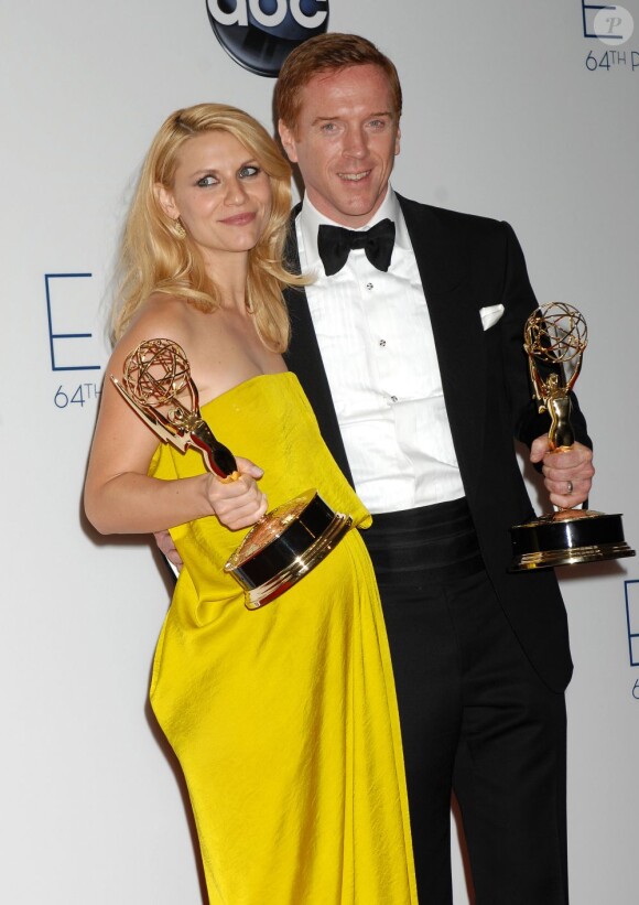Claire Danes et Damian Lewis, stars de la série "Homeland", lors de la 64e cérémonie des Emmy Awards après leur victoire, le 23 septembre 2012.