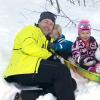 Dean McDermott, Liam et Stella. La petite famille passe quelques jours de vacances au ski aux États-Unis à The Village à Squaw Valley. Photo prise le 5 janvier 2013.
