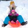 Tori Spelling et la petite Hattie. La petite famille passe quelques jours de vacances au ski aux États-Unis à The Village à Squaw Valley. Photo prise le 5 janvier 2013.