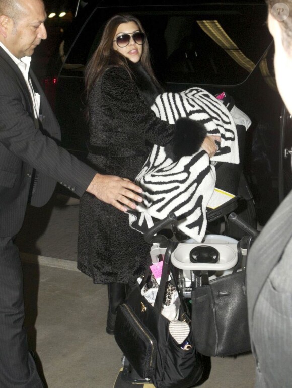 Kourtney Kardashian quitte l'aéroport de Los Angeles. Le 8 janvier 2013.
