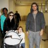 Kourtney Kardashian, Scott Disick et leurs enfants Mason et Penelope arrivent à l'aéroport de Los Angeles. Le 8 janvier 2012.