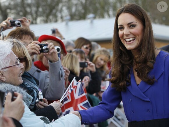 En moyenne, une boucle de cheveux de Kate Middleton, adepte du brushing façon Chelsea, mesure 25mm...
