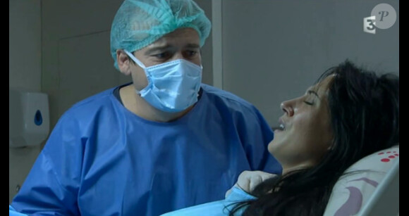 Samia en plein accouchement et Boher, dans Plus Belle La Vie, sur France 3 le jeudi 10 janvier 2013