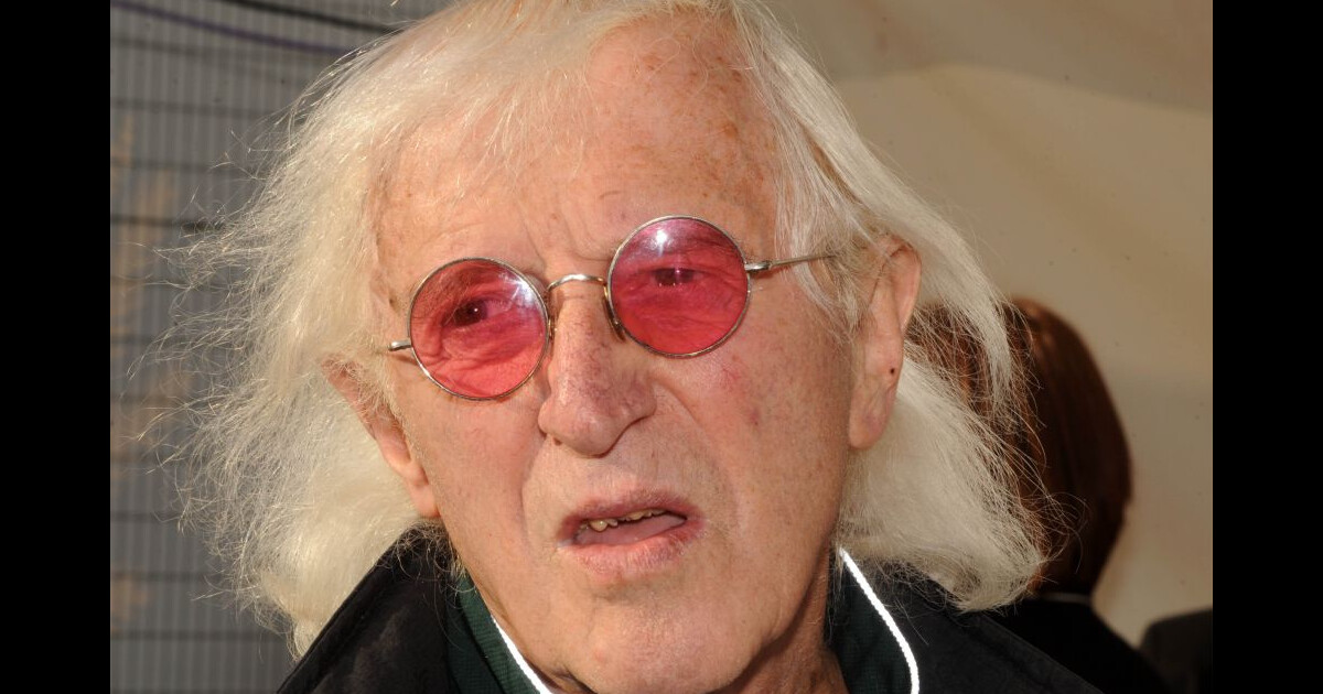 Jimmy Savile, exidole de la BBC Le pédophile aux 300 victimes Purepeople