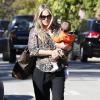 Molly Sims se rend chez une amie à Los Angeles avec son fils Brooks Stuber, le 10 janvier 2013.