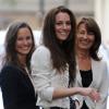 Kate Middleton avec sa soeur Pippa et sa mère Carole à Londres le 28 avril 2011, veille de son mariage.