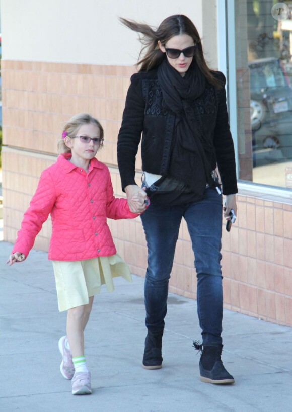 La ravissante Jennifer Garner et Violet vont chercher des glaces au yaourt à Brentwood, le 14 janvier 2013