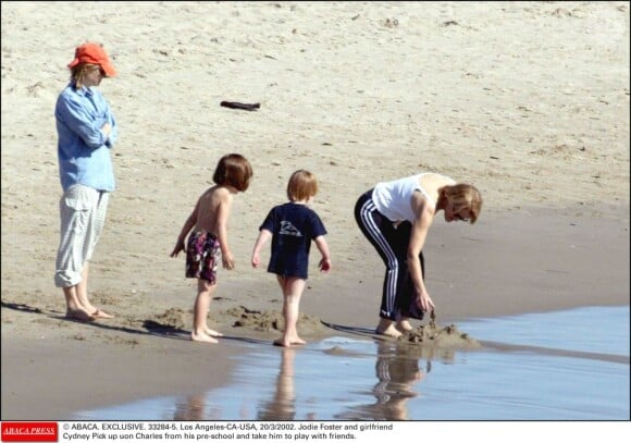 Jodie Foster et Cydney Bernard en 2002 à Los Angeles avec leurs enfants