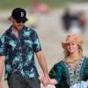 Jessica Simpson enceinte et son fiancé Eric Johnson se promènent main dans la main sur la plage à Oahu, à Hawaii, le 26 décembre 2012.