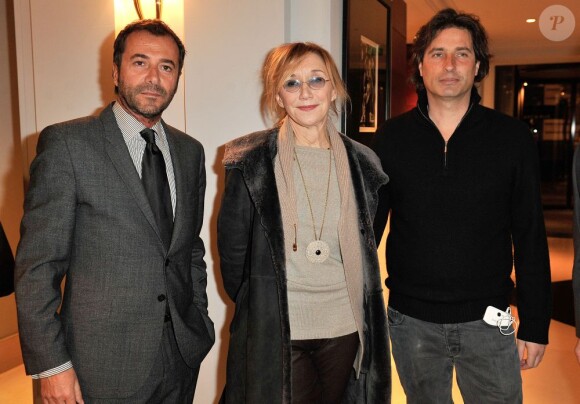 Bernard Montiel, Marie-Anne Chazel, et Richard Orlinski lors du vernissage de l'exposition de Richard Orlinski au Sofitel Le Faubourg à Paris, le 15 janvier 2013