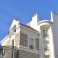  Le duplex de 100m2 au dernier étage de la maison de Dalida à Montmartre, où elle vécut près de 25 ans, rue d'Orchampt dans le XVIIIe arrondissement de Paris, est à vendre, pour 2,35 millions d'euros. 
