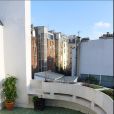 Le duplex de 100m2 au dernier étage de la maison de Dalida à Montmartre, où elle vécut près de 25 ans, rue d'Orchampt dans le XVIIIe arrondissement de Paris, est à vendre, pour 2,35 millions d'euros. 