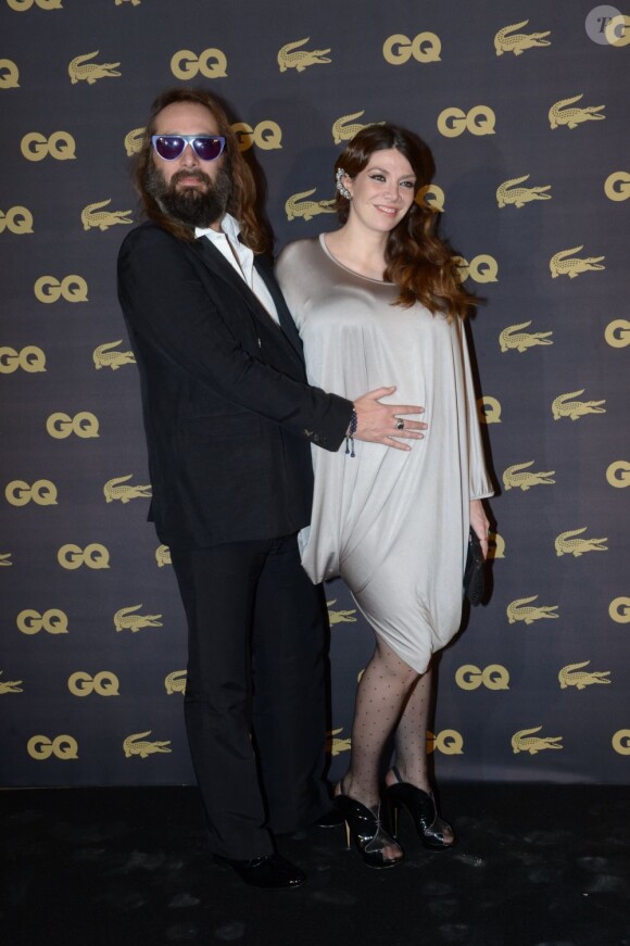 Sébastien Tellier et sa bien-aimée, enceinte, lors de la soirée GQ Les Hommes de l'année 2012, à Paris le 16 janvier 2013