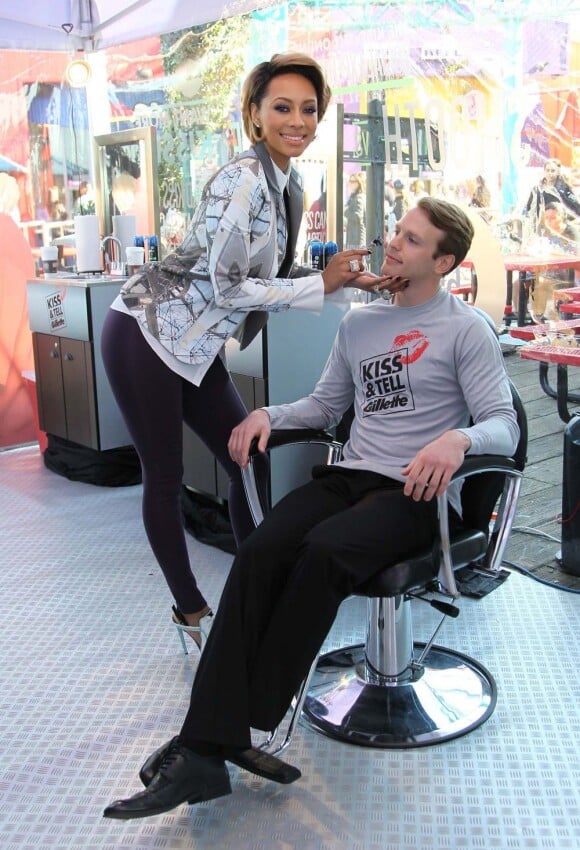 Keri Hilson a participé à l'événement Gillette Kiss & Tell le 16 janvier 2013 à Los Angeles. Une expérience qui a pour but de déterminer si les femmes préfèrent embrasser un homme à la peau douce ou un homme mal rasé. Une expérience dont le résultat sera dévoilé le jour de la Saint-Valentin.