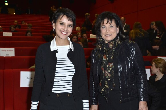 Najat Vallaud-Belkacem, ministre des Droits des femmes et Anne Sinclair à la cérémonie du 1er prix Françoise Giroud décerné au MK2 Bibliothèque à Marion Van Renterghem pour le Prix du Portrait et à Bushra Al-Maqtary pour le Prix Nouvelle Vague, à Paris, le 17 janvier 2013.