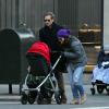 La comédienne Drew Barrymore, son compagnon Will Kopelman et leur bébé de 4 mois dans les rues de Manhattan, le vendredi 18 janvier 2013.