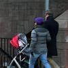 Drew Barrymore, son compagnon Will Kopelman et leur bébé de 4 mois dans les rues de Manhattan, le vendredi 18 janvier 2013.