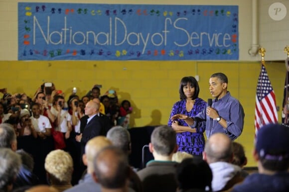 Barack Obama et sa femme Michelle participent au National Day of Service, journée de bénévolat, dans une école de Washington, Burrville Elementary School, le 19 janvier 2013
