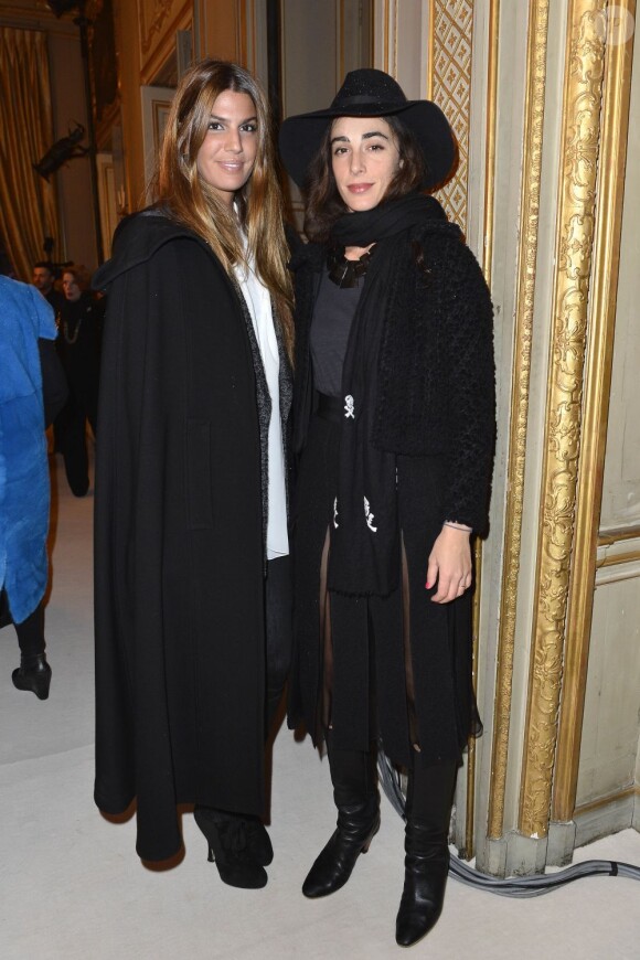 Bianca Brandolini d'Adda et Clotilde de Kersauson assistent au défilé haute couture printemps-été 2013 de Giambattista Valli à l'ambassade d'Italie. Le 21 janvier 2013.