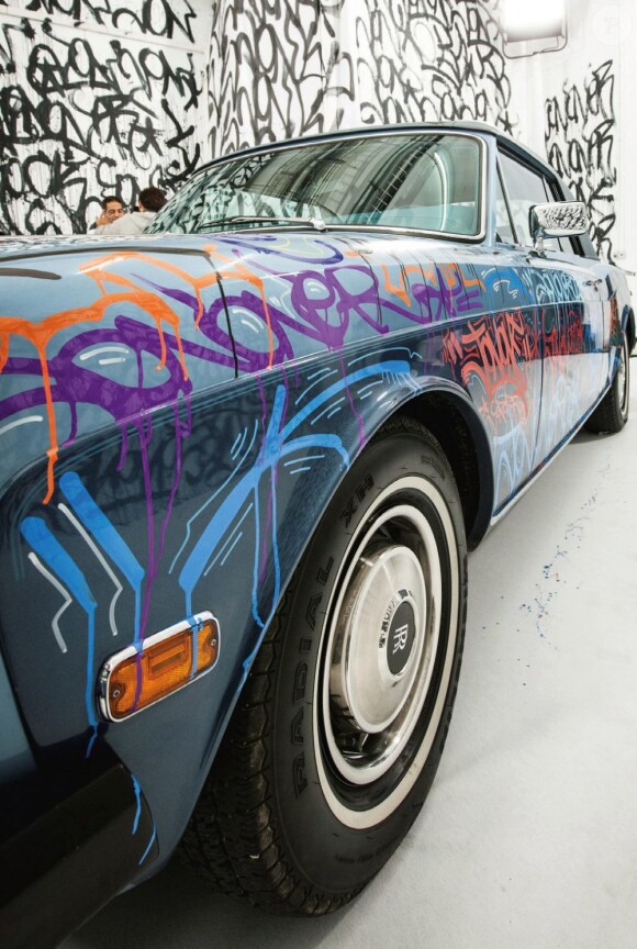 La Rolls Royce Corniche modèle 1984 donnée par Eric Cantona à la fondation Abbé Pierre et revisitée par l'artiste JonOne s'est adjugée 125 000 euros le 22 janvier 2012 lors d'une vente aux enchères organisée par la maison Art Curial au profit de la fondation