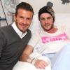 David Beckham à l'hôpital Queen Elizabeth de Brimingham avec un patient atteint d'un cancer le 16 janvier 2013.