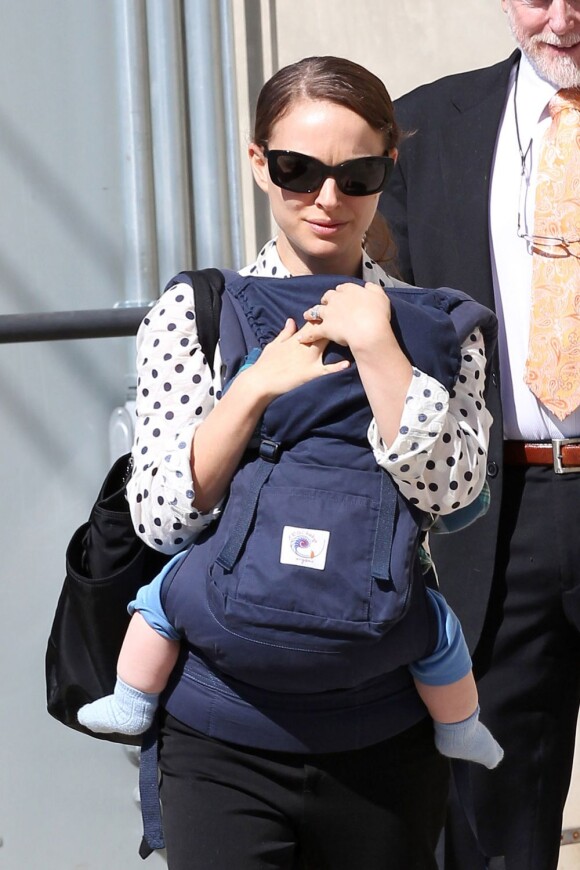 Natalie Portman et son fils Aleph à Los Angeles, le 3 mars 2012.