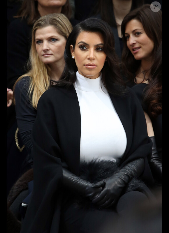 Kim Kardashian au défilé de mode haute-couture Stephane Rolland au Palais de Tokyo à Paris, le 22 janvier 2013.