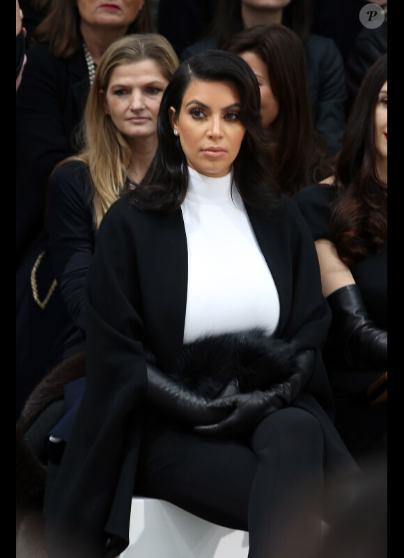 Kim Kardashian au défilé de mode haute-couture Stephane Rolland au Palais de Tokyo à Paris, le 22 janvier 2013.