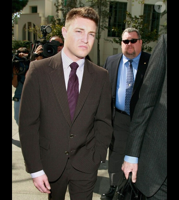 L'acteur Lane Garrison arrive avec son avocat à la cour de justice de Los Angeles, le 8 mars 2007.
