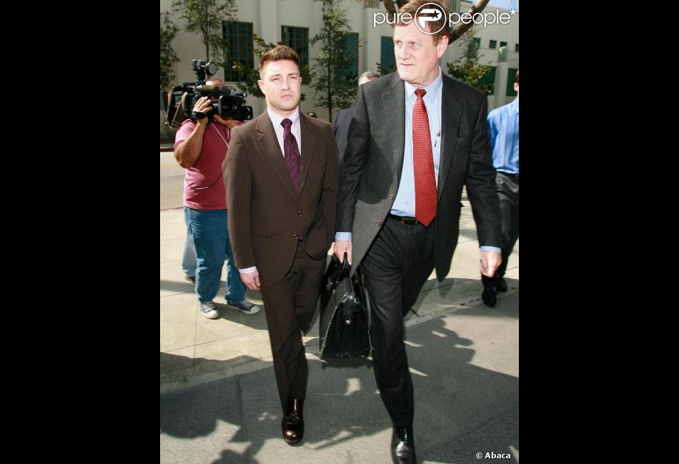 L&#039;acteur américain Lane Garrison arrive avec son avocat à la cour de justice de Los Angeles, le 8 mars 2007.