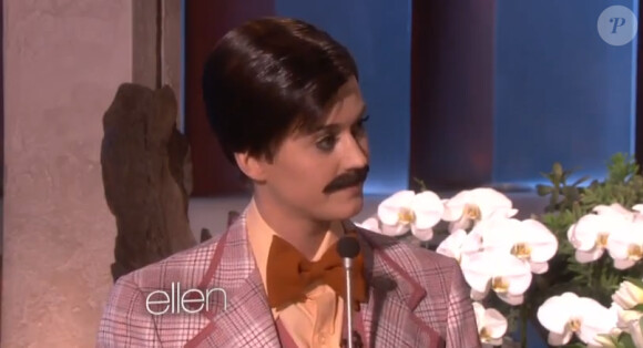 La chanteuse Katy Perry, grimée en présentateur de jeux télé, le 25 janvier 2013 chez Ellen DeGeneres.
