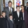 David Beckham, Victoria Beckham et leurs enfants, Brooklyn Beckham, Romeo Beckham, Cruz Beckham à la première de la comédie musicale des Spice Girls Viva Forever! à Londres le 11 décembre 2012.