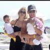Lance Armstrong, sa femme Anna Hansen et leurs enfants Maxwell et Olivia le 30 novembre 2010 à Miami