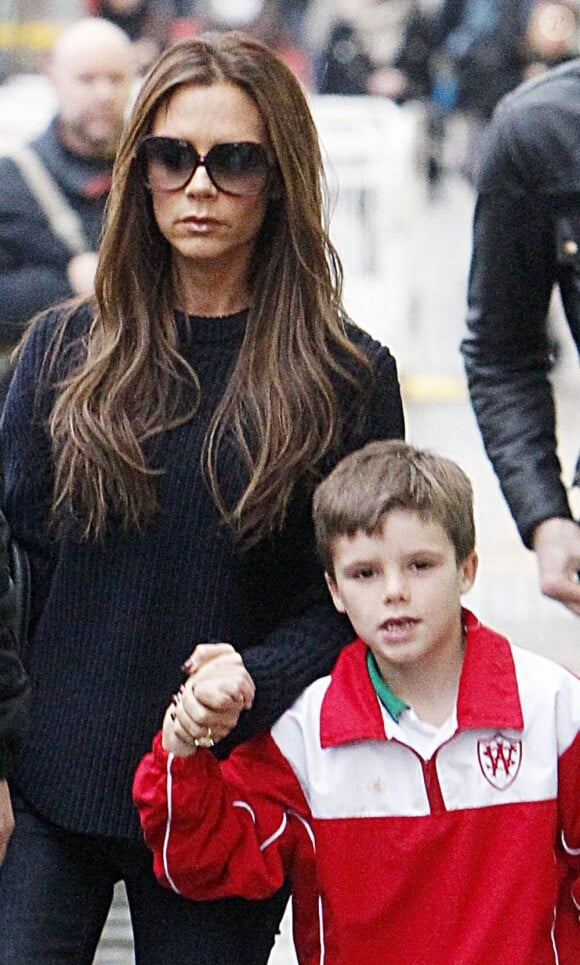 Victoria Beckham et son jeune fils Cruz se sont rendus dans un Fish and Chips à Londres. Le 28 janvier 2013.