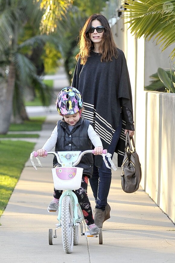 Michelle Monaghan avec sa fille Willow dans les rues de Los Angeles, le 28 janvier 2013.