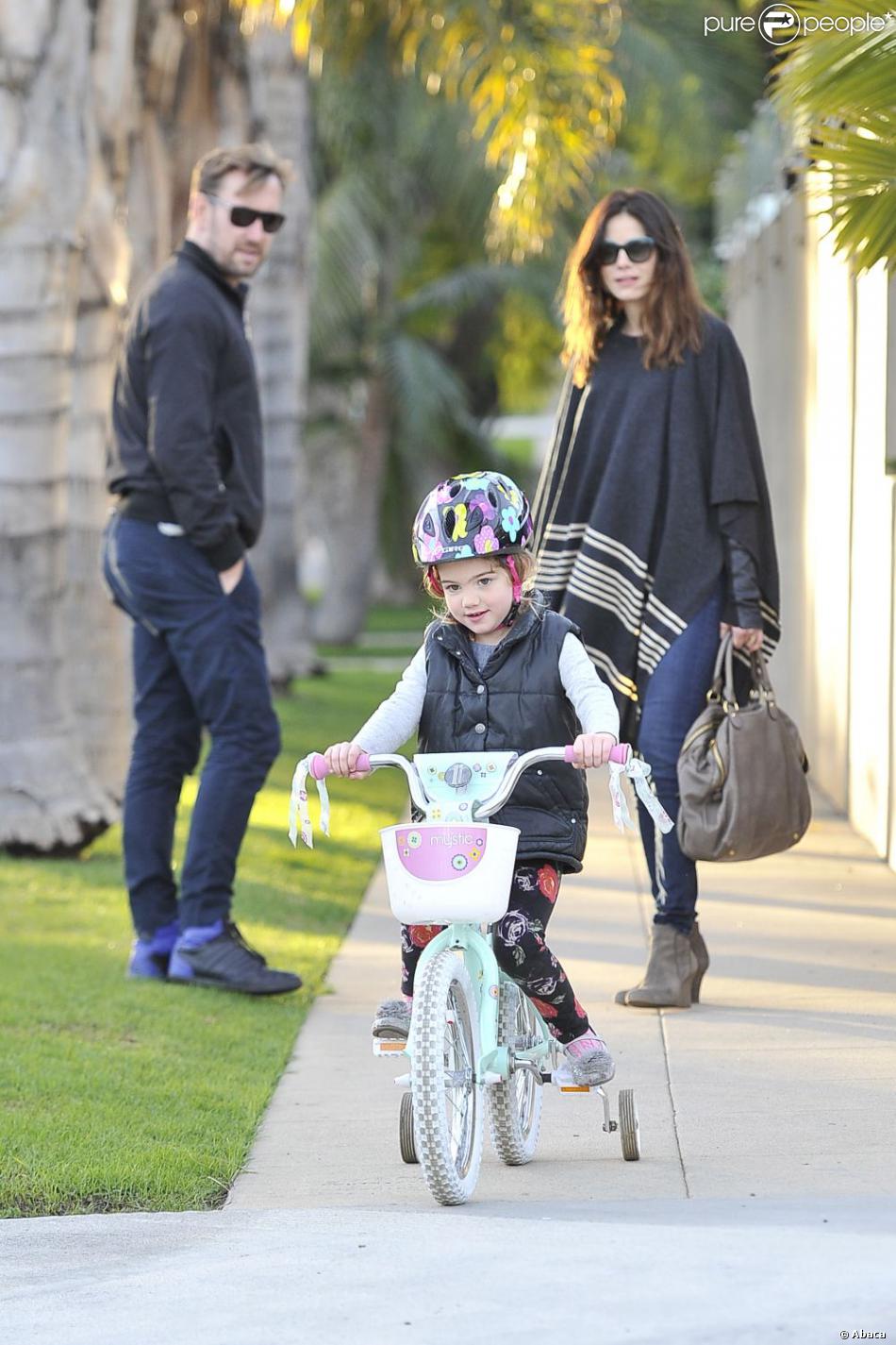 Michelle Monaghan, son mari Peter White et leur fille Willow, de sortie à Los Angeles, le 28 janvier 2013.