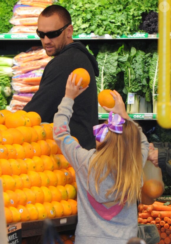 Martin Kristen, le nouveau compagnon d'Heidi Klum, a accompagné la joyeuse tribu au supermarché à Los Angeles, le 27 janvier 2013.