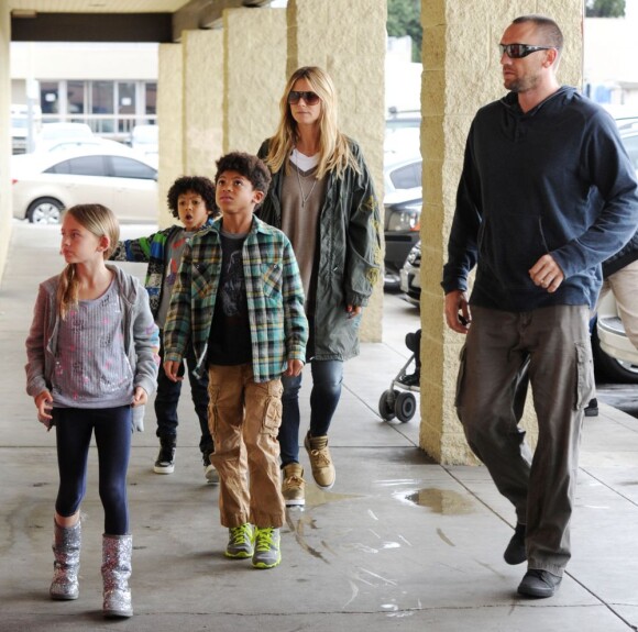 Heidi Klum va faire des courses avec son nouveau compagnon Martin Kristen et ses enfants à Los Angeles, le 27 janvier 2013.