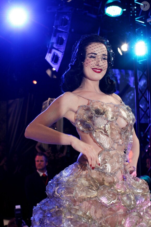 Dita Von Teese dans une robe biscuit à la soirée Lambertz Monday Night de Cologne, le 28 janvier 2013.