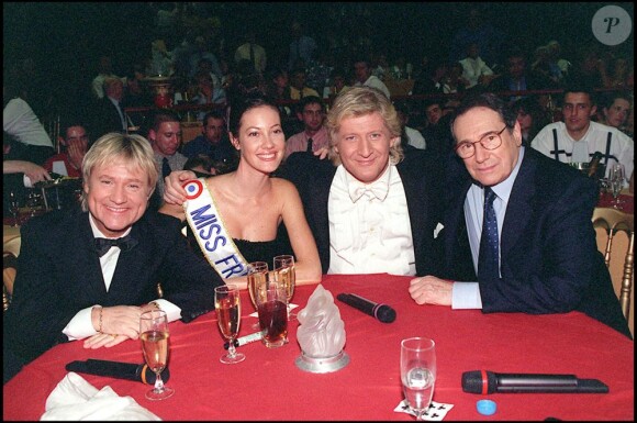C. Jérôme, Mareva Galanter, Patrick Sébastien, Robert Hossein lors de l'enregistrement de l'émission Le plus grand cabaret du monde, en 1999.