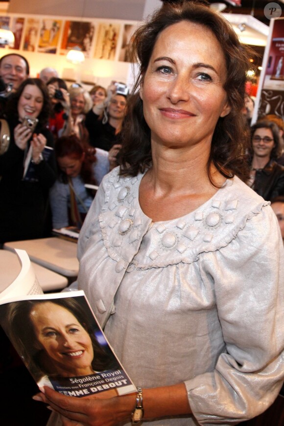 Ségolène Royal au Salon du livre de Paris le 15 mars 2009.