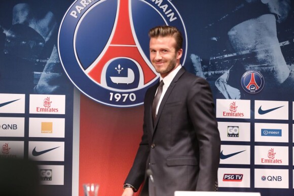 David Beckham, nouveau joueur du PSG lors de sa conférence de presse organisée en compagnie du président Nasser El-Khaleïfi et du directeur sportif Leonardo au Parc des Princes le 31 janvier 2013