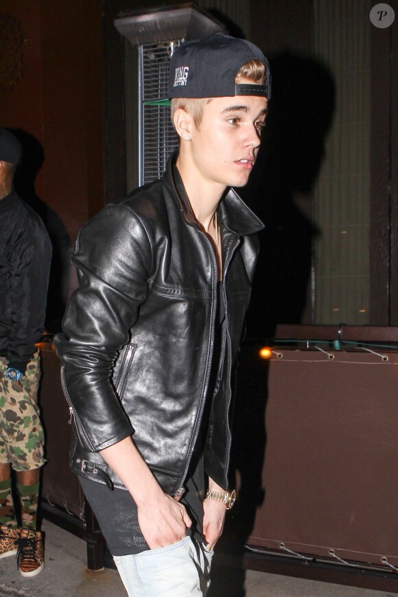 Le jeune Justin Bieber quitte le restaurant Crustacean à Beverly Hills, le 2 février 2013.