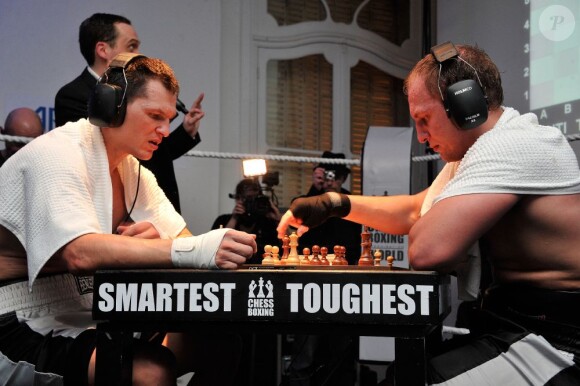 Premier match en France de chessboxing entre Frank Stoldt et Leonid Chernobaev à la maison Artcurial à Paris le 1er février 2013
