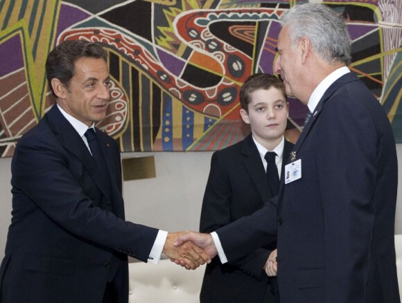 Nicolas Sarkozy et son fils Louis avec Michel Kazatchkine à New York, le 20 septembre 2010.